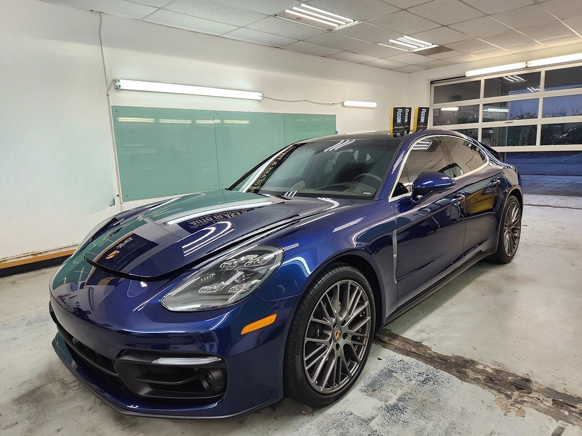 Windshield replacement service at Silicon Valley Auto Glass and Window Tinting in San Jose
